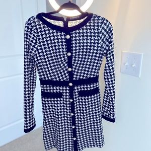 Black/White patterned cocktsil dress with Gold/Pearl buttons down the front.